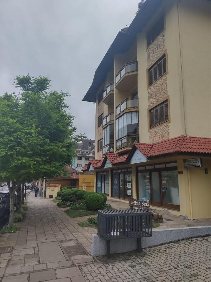 Apartamento Ensolarado No Centro De Gramado Apartamento Exterior foto
