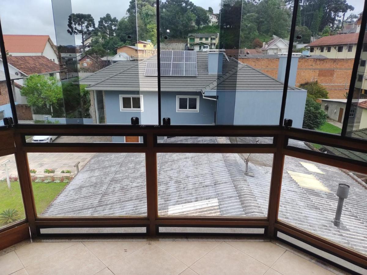Apartamento Ensolarado No Centro De Gramado Apartamento Exterior foto